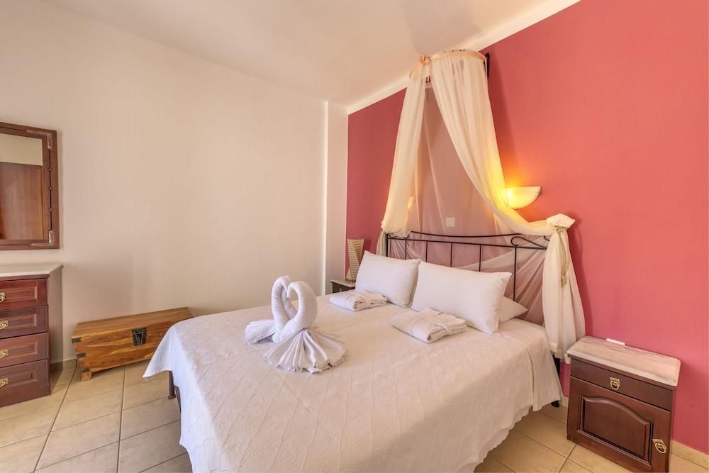 Sunrise Beach Suites Azolimnos Exterior photo