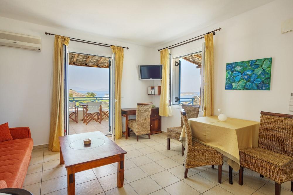 Sunrise Beach Suites Azolimnos Exterior photo