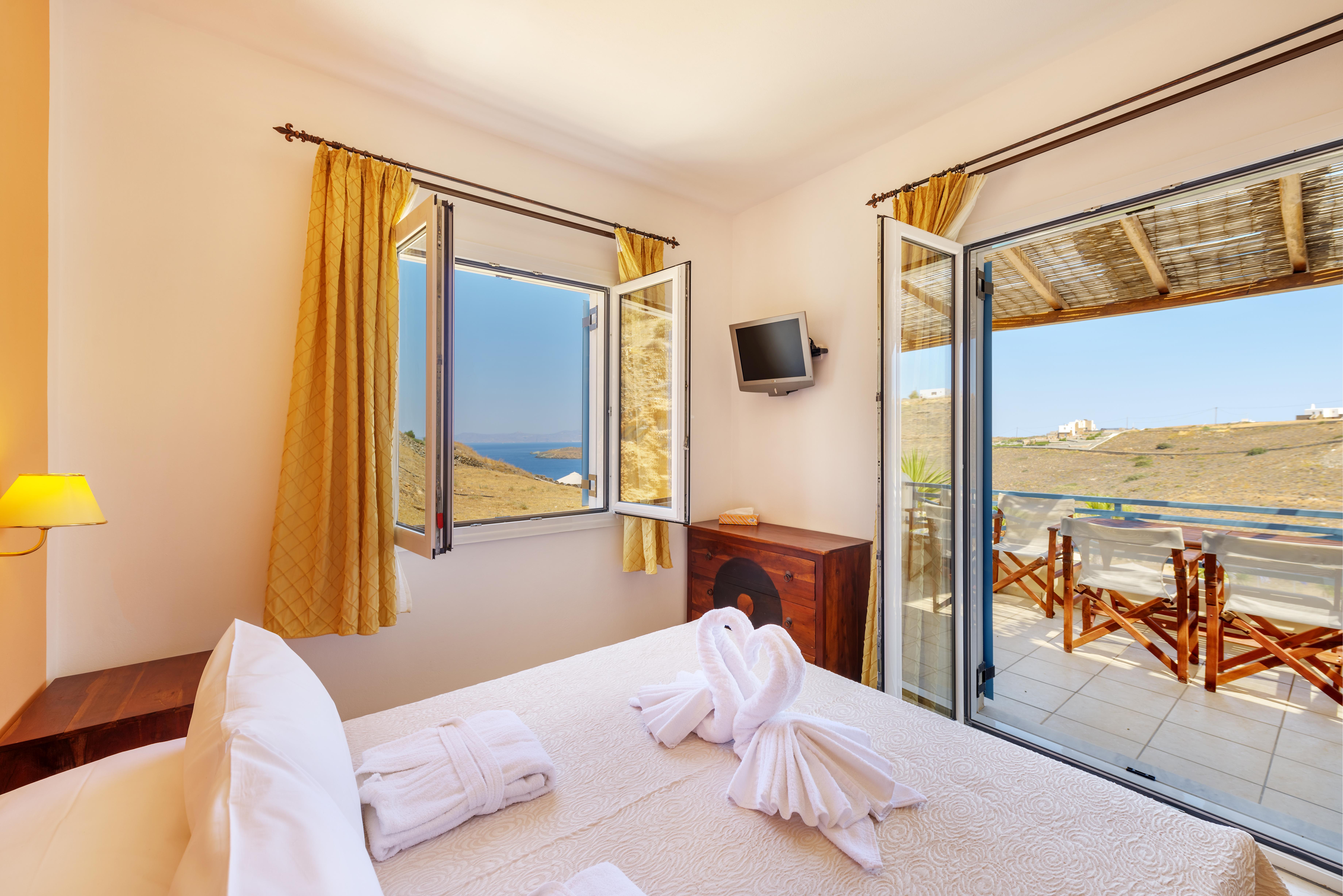 Sunrise Beach Suites Azolimnos Exterior photo
