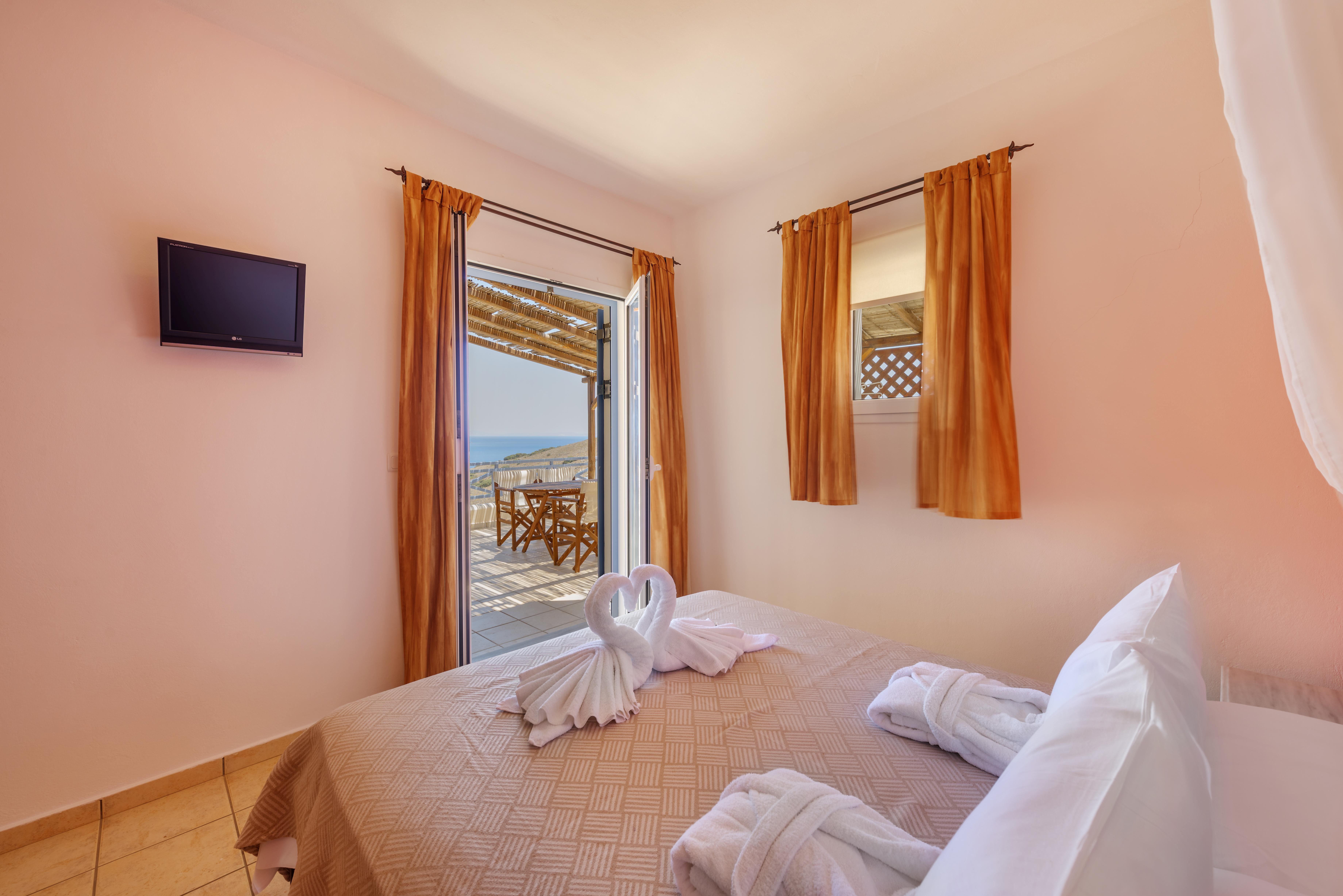 Sunrise Beach Suites Azolimnos Exterior photo